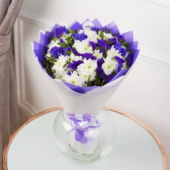 Букет из хризантем, ирисов и фисташек