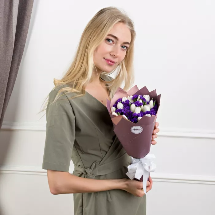 Букет из 15 белых тюльпанов