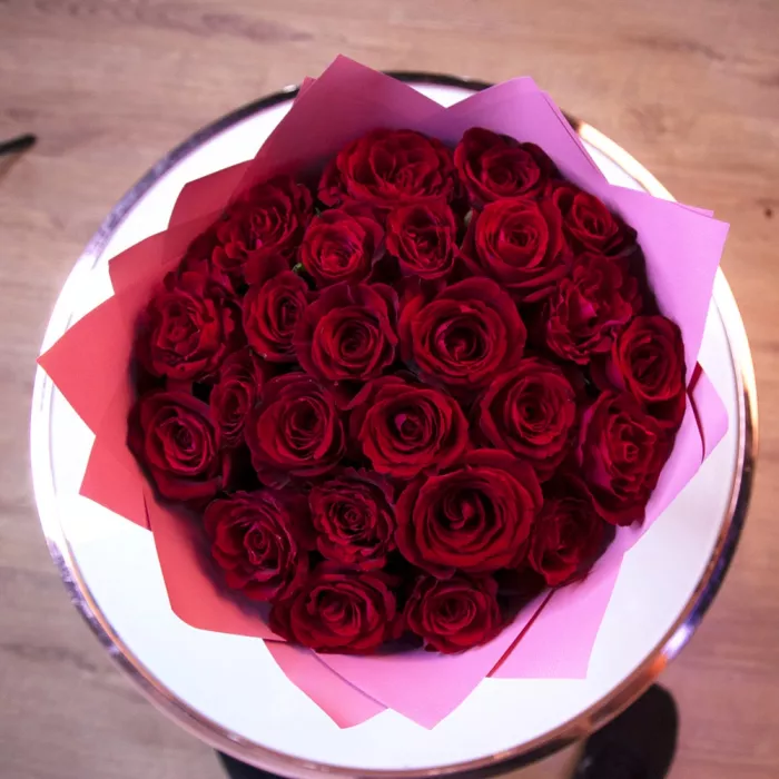 Букет из 25 красных роз