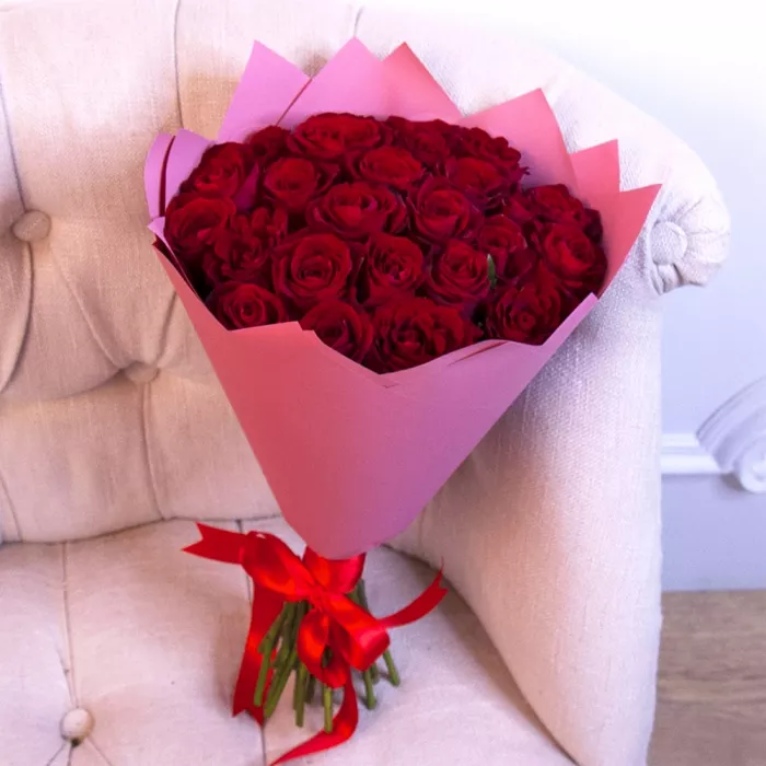 Букет из 25 красных роз