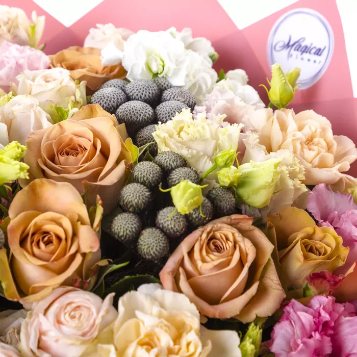 Букет с розой и брунией