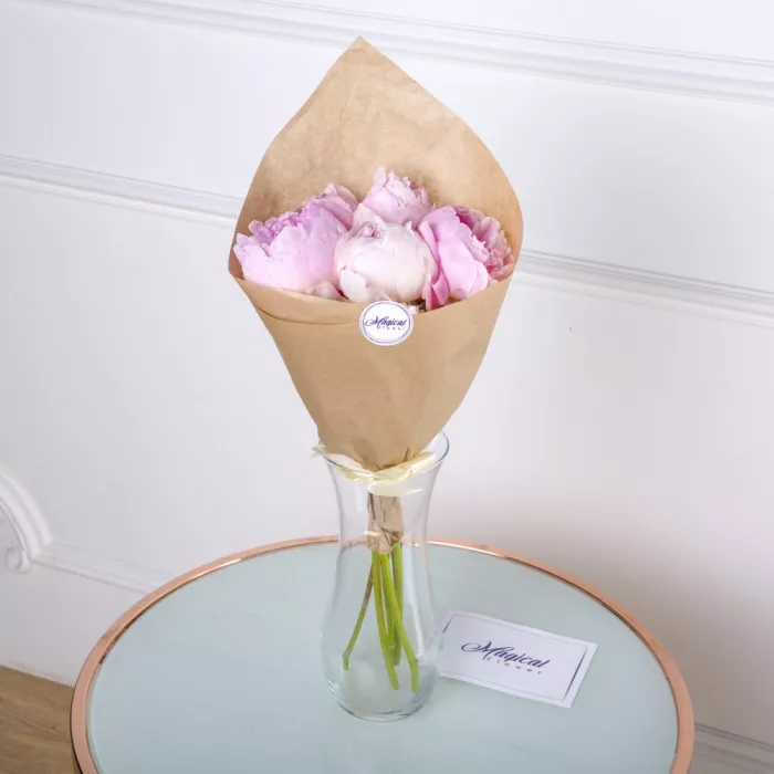 Букет из 5 розовых пионов