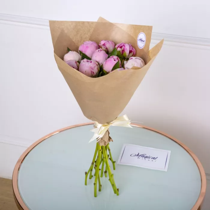 Букет из 11 розовых пионов