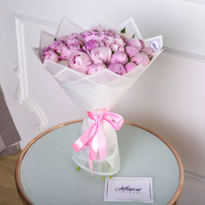 Букет из 31 розового пиона