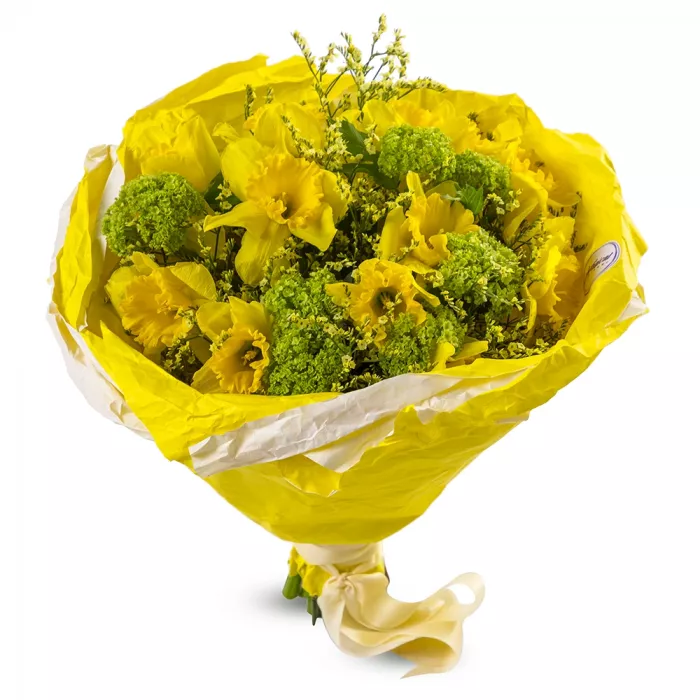 Букет из желтых нарциссов и розеума