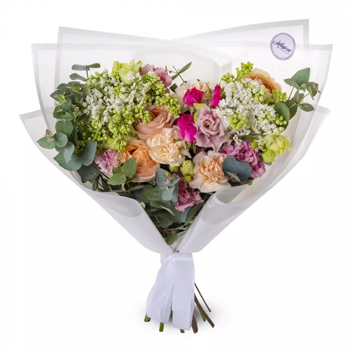 Букет с сиренью и розами