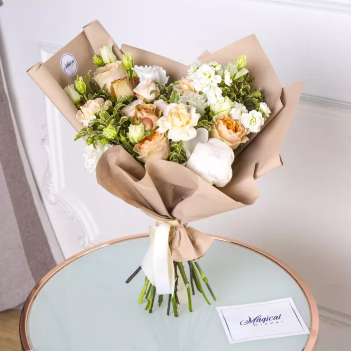 Букет с розой и диантусом