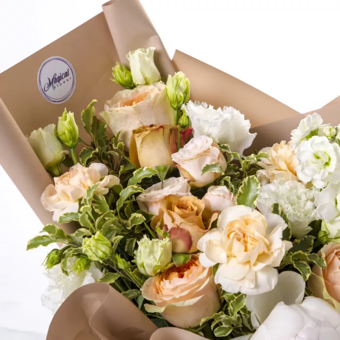 Букет с розой и диантусом