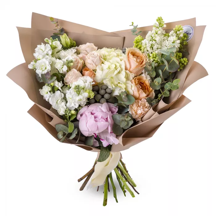 Букет с розами и брунией