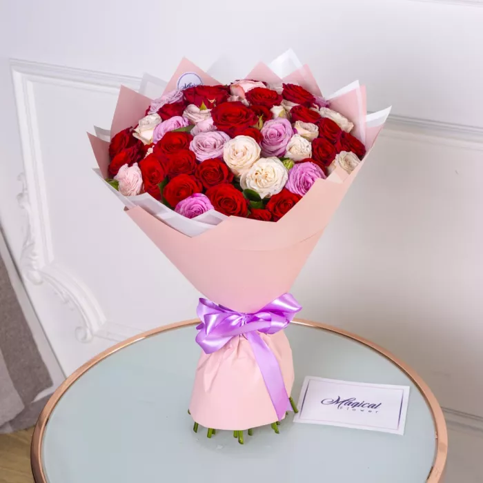 Букет из 35 кустовых роз микс