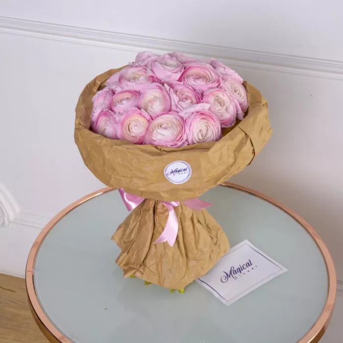 21 розовый ранункулюс