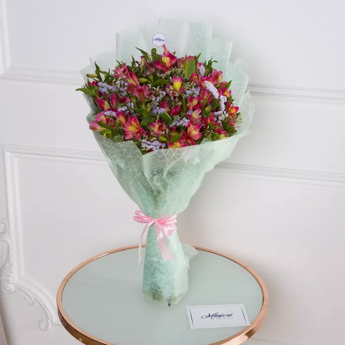 Букет из статицы, альстромерий и лимониума