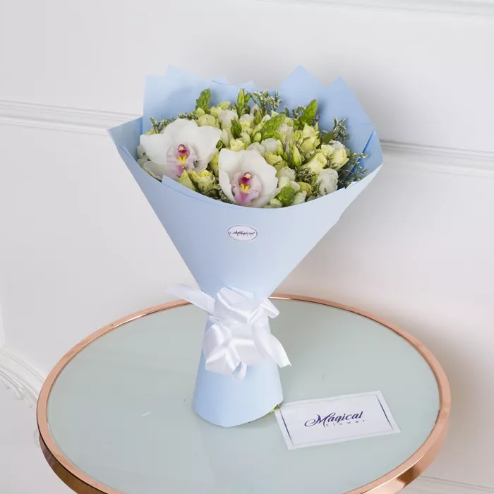 Букет из роз, тюльпанов и орхидеи