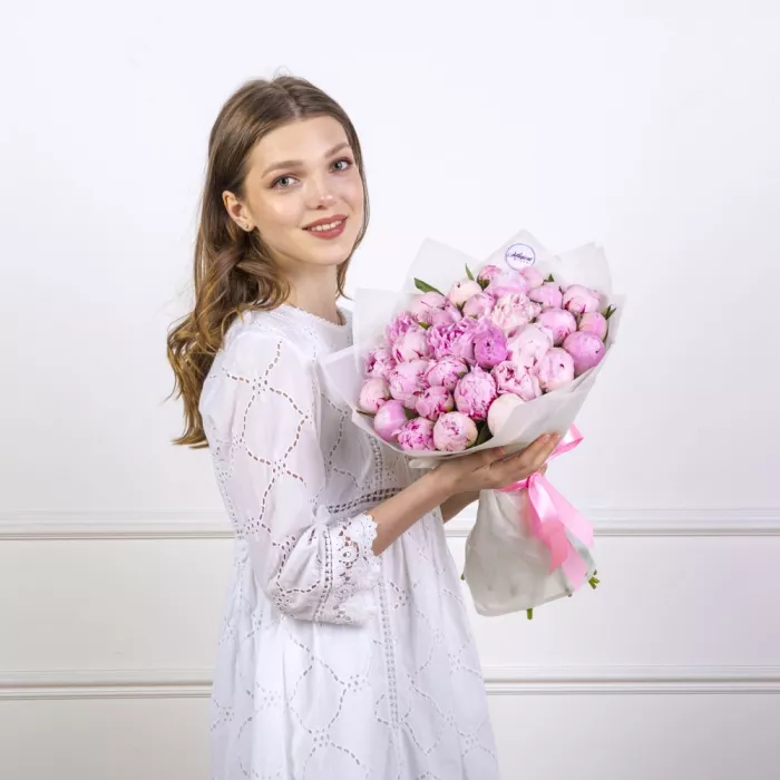 Букет из 21 розового пиона