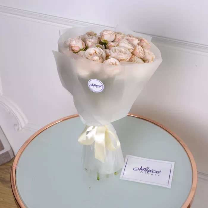 Букет из 11 кремовых роз