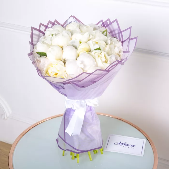 Букет из 21 белого пиона