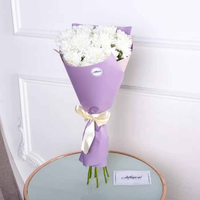 Букет из 7 белых хризантем