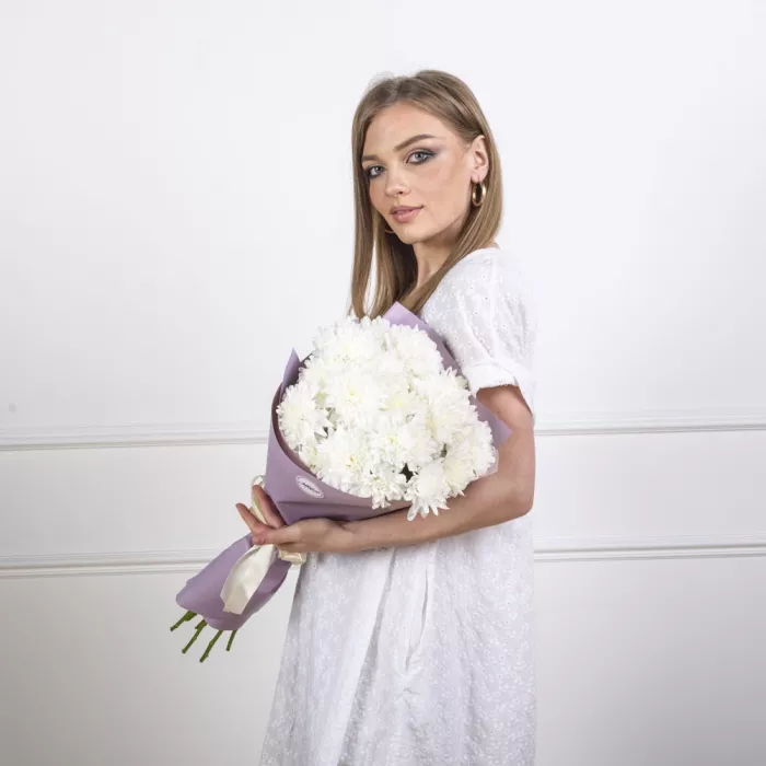 Букет из 7 белых хризантем