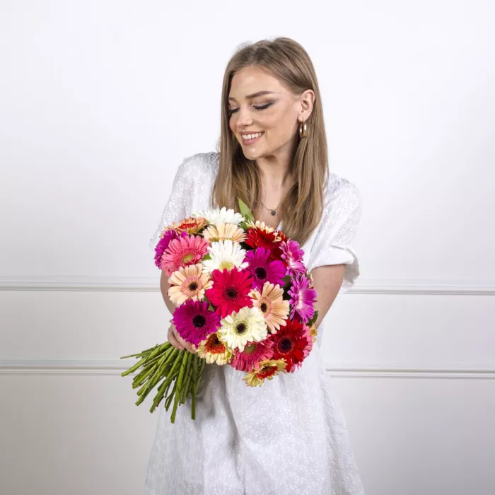 Букет из 31 разноцветной герберы