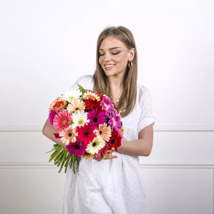 Букет из 31 разноцветной герберы