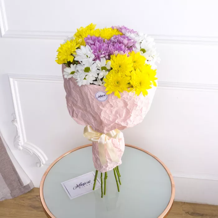 Букет из 9 разноцветных хризантем