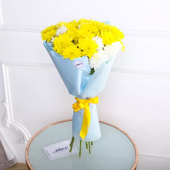 9 разноцветных хризантем