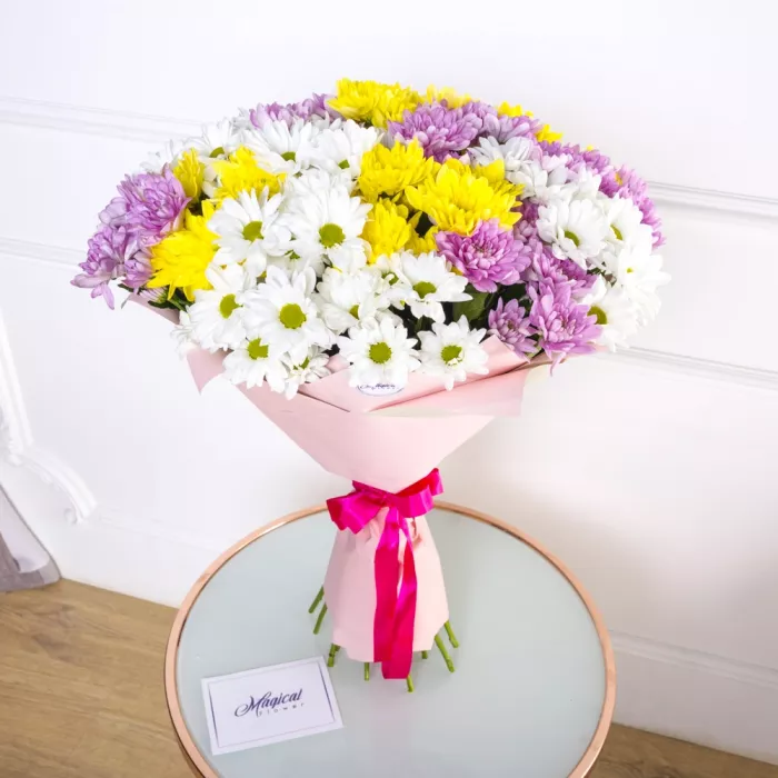 Букет из 21 разноцветной хризантемы