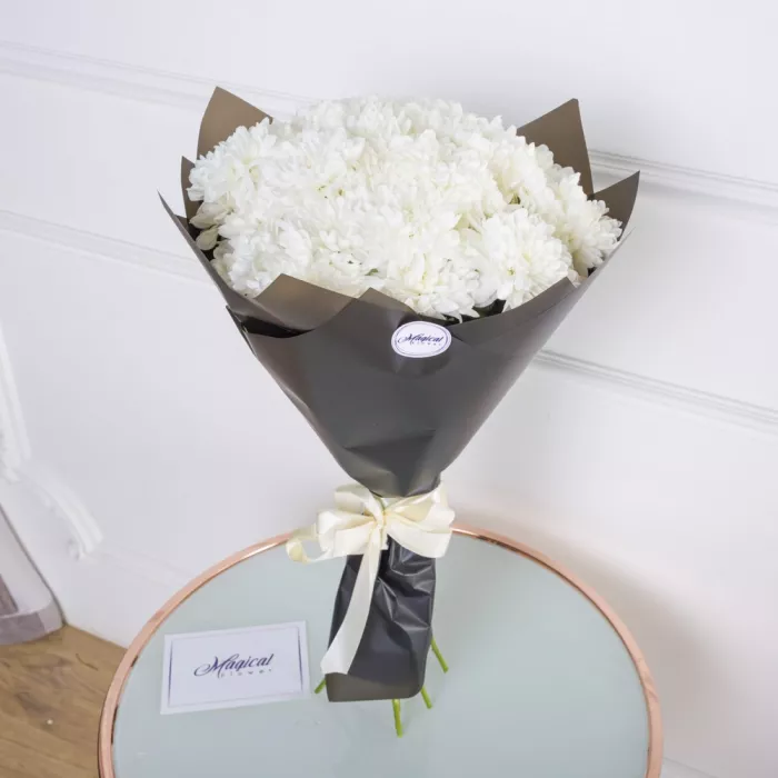 Букет из 11 белых хризантем