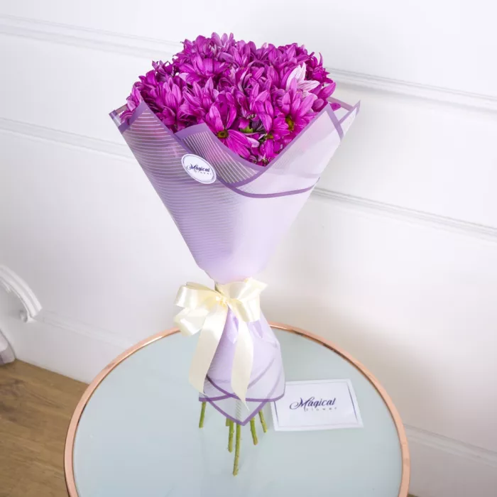 Букет из 7 фиолетовых хризантем