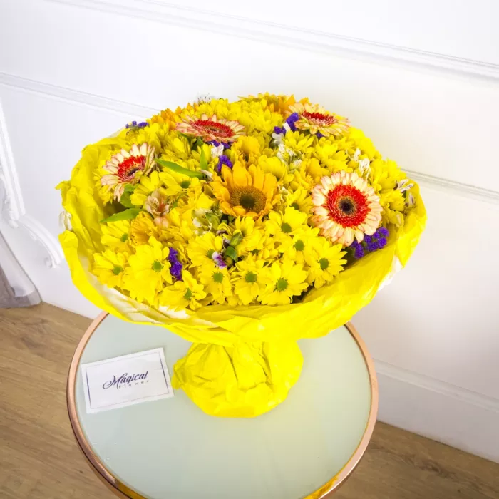 Букет из гербер, альстромерий и подсолнухов