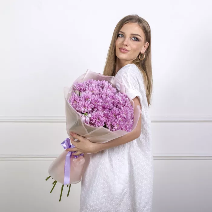 Букет из 7 сиреневых хризантем