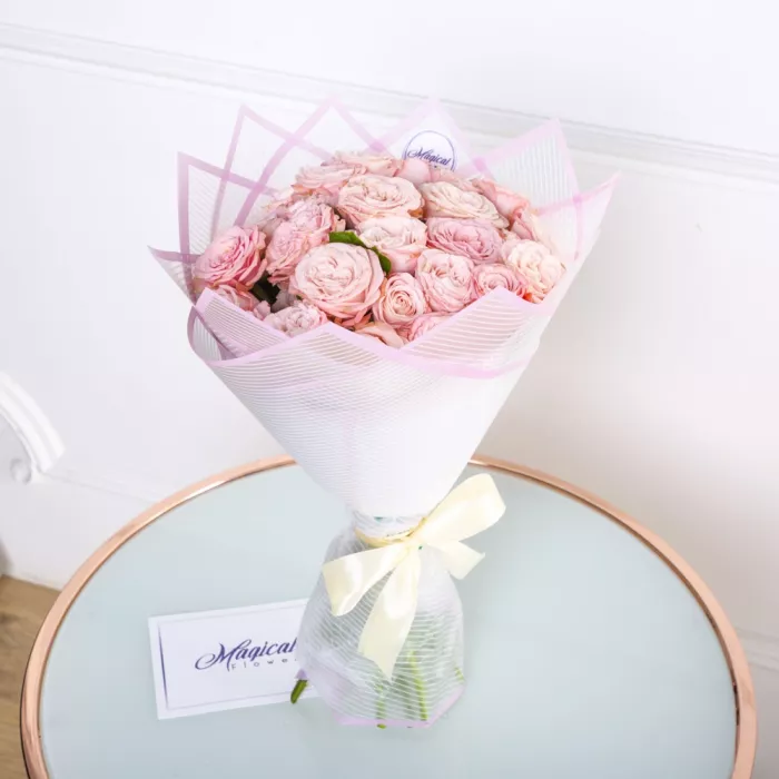 Букет из 21 розовой кустовой розы