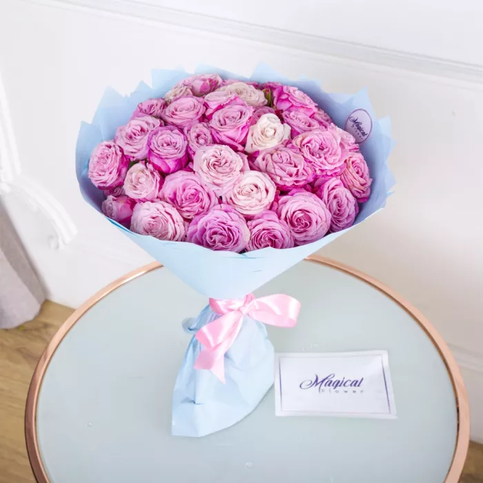 Букет из 23 розовых кустовых роз