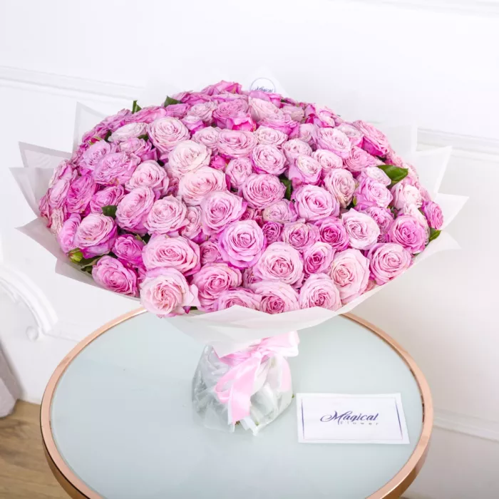 Букет из 101 розовой кустовой розы