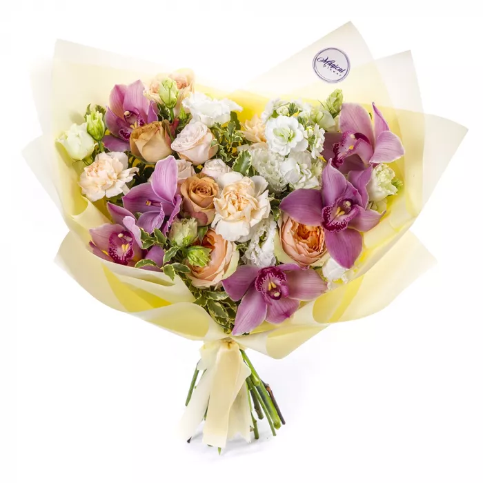 Букет из роз, цимбидиума и эустом