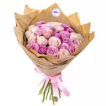 21 разноцветная кустовая роза в крафте