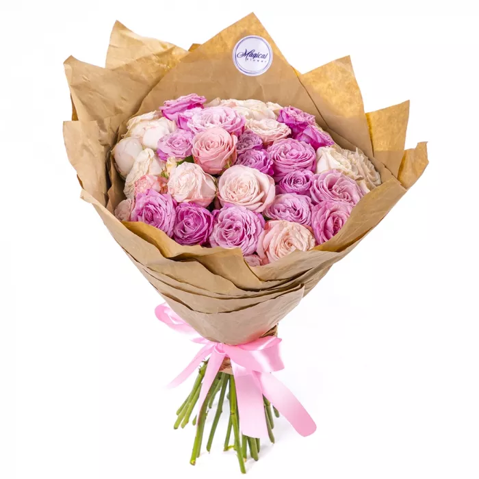 21 разноцветная кустовая роза в крафте