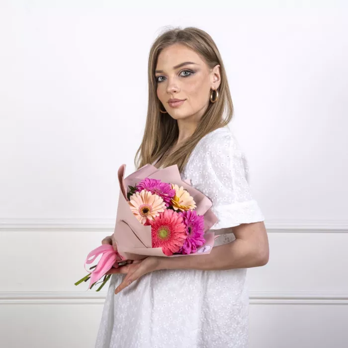 Букет из 5 разноцветных гербер