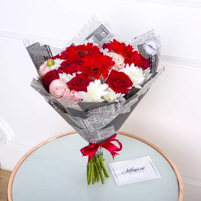 Букет из роз, хризантем и гербер