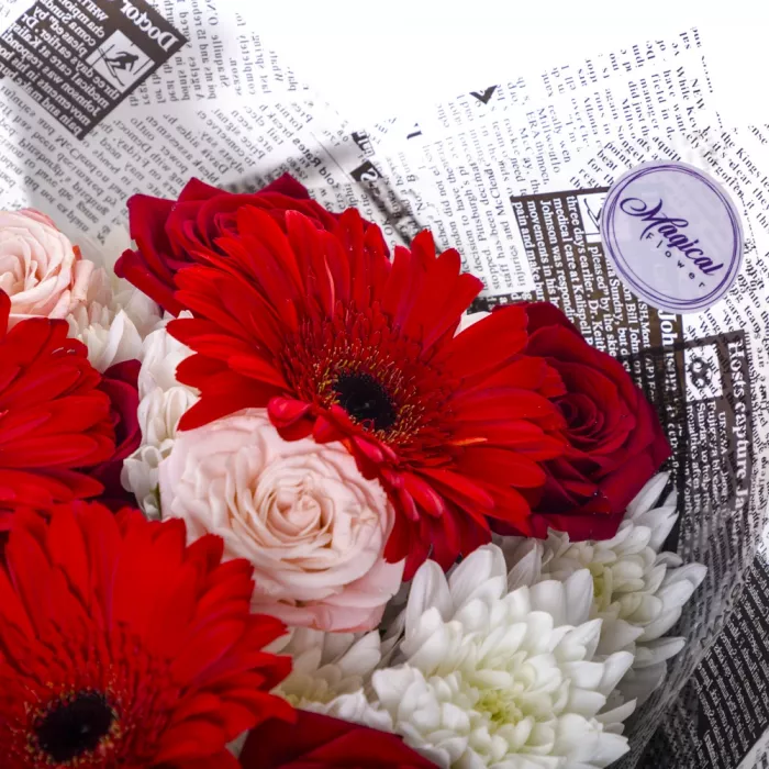 Букет из роз, хризантем и гербер