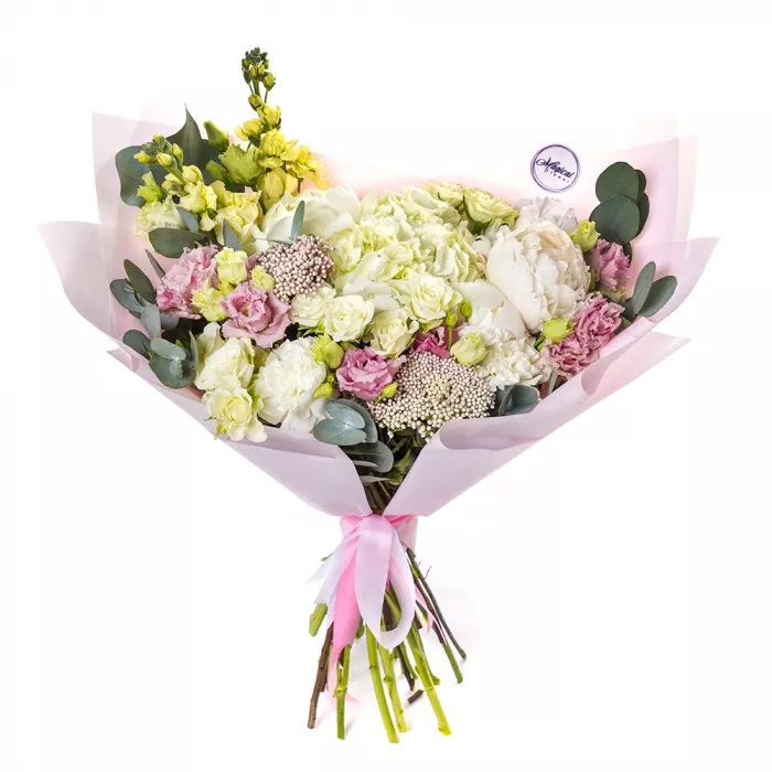 Букет из эустом, пионов и роз