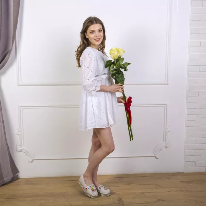 Букет из 3 белых роз Эквадор 100 см Букет из 3 белых роз Эквадор 100 см