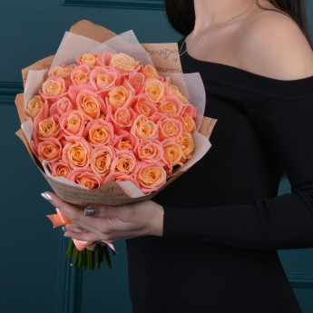 35 нежных роз сорта Мисс Пигги Роза Premium 40 см