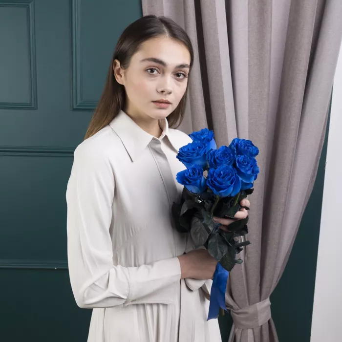 Букет из 7 синих роз 70 см