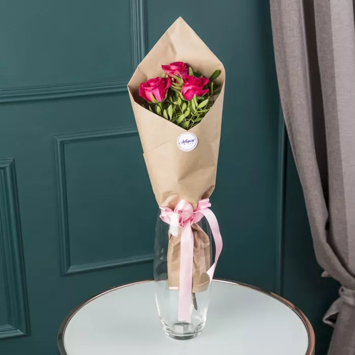 Букет из 3 малиновых роз 60 см