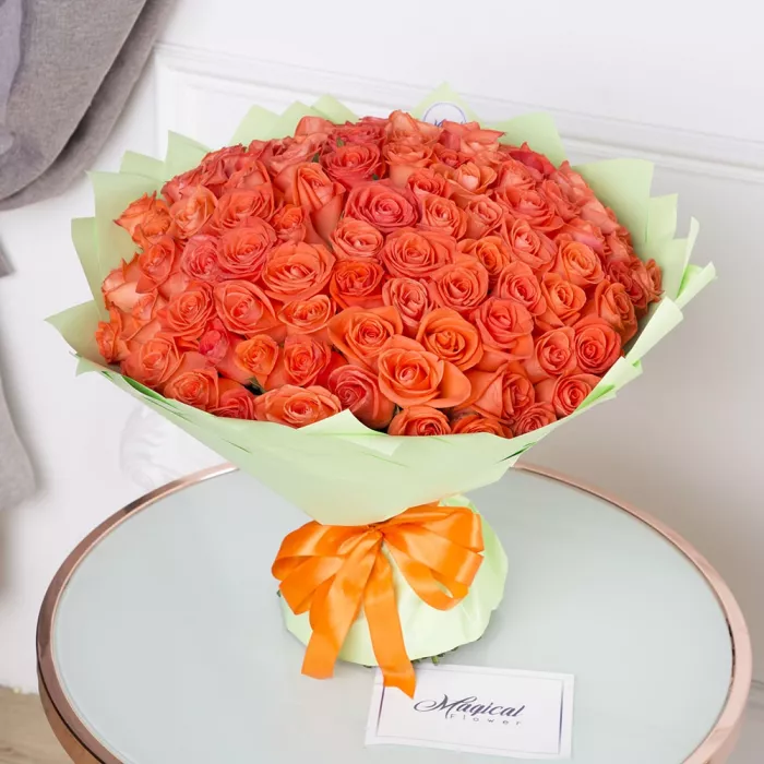 Букет из 101 оранжевой розы в пленке