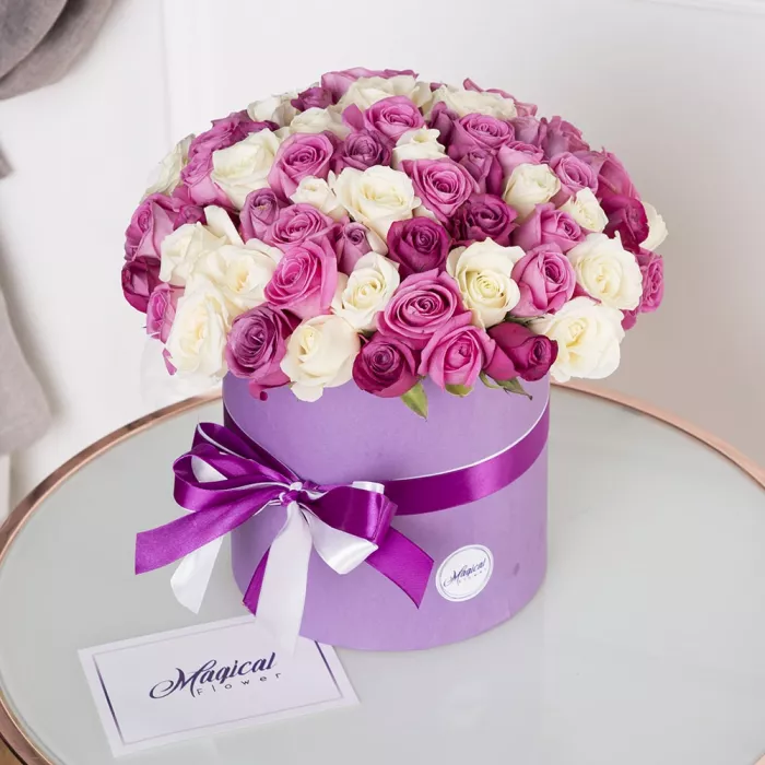 101 разноцветная роза в шляпной коробке