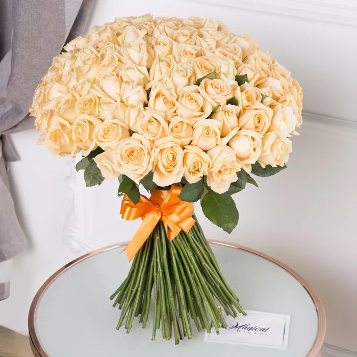 Букет из 101 кремовой розы 60 см