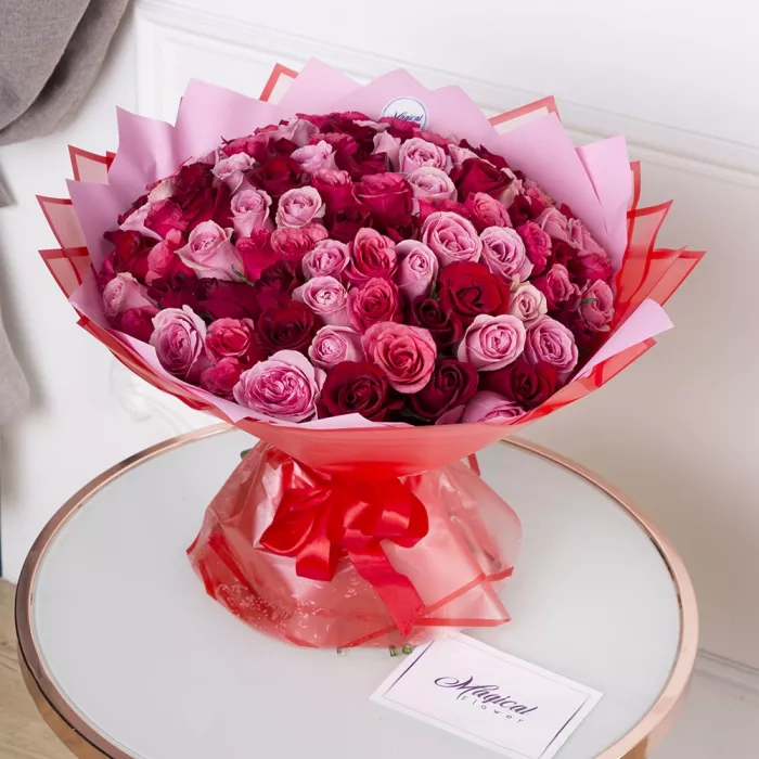 101 роза ягодный микс в пленке