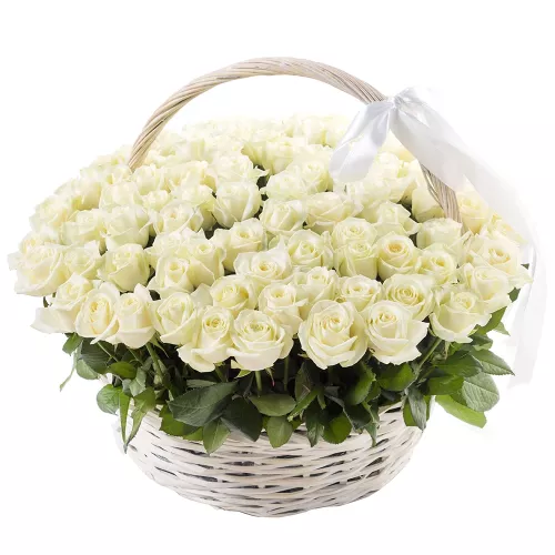 Букет в корзине из 101 белой розы с лентой